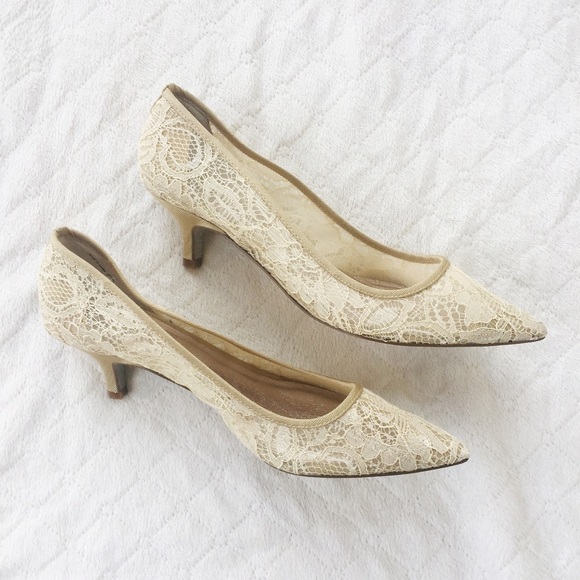 Adrianna Papell Shoes - 8.5 / Adrianna Papell lace kitten heels